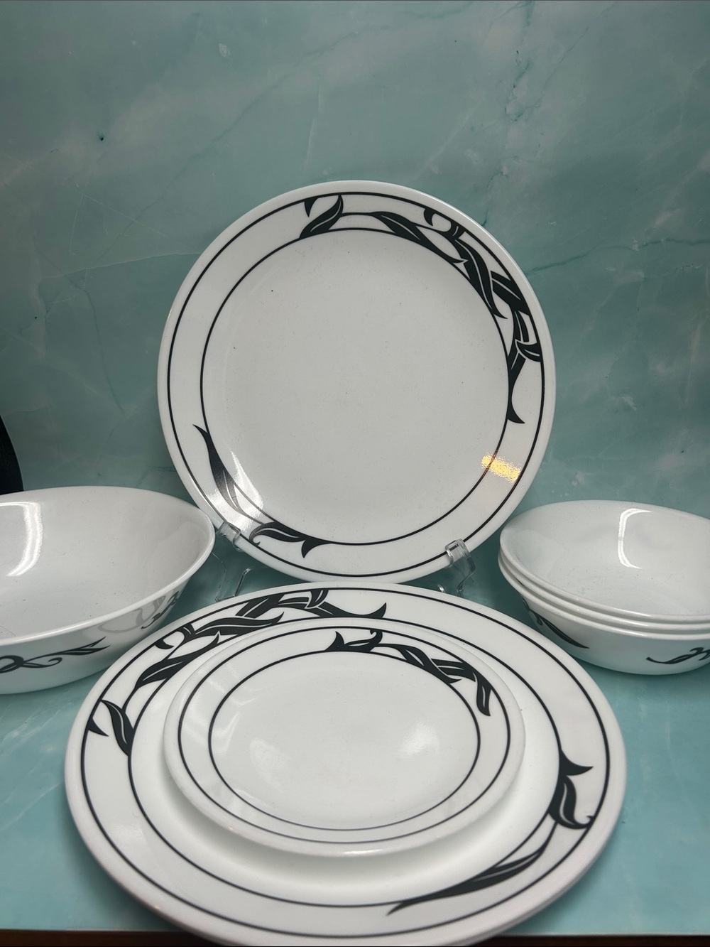Corelle Lyrics Black Dinnerware set of 8 pcs